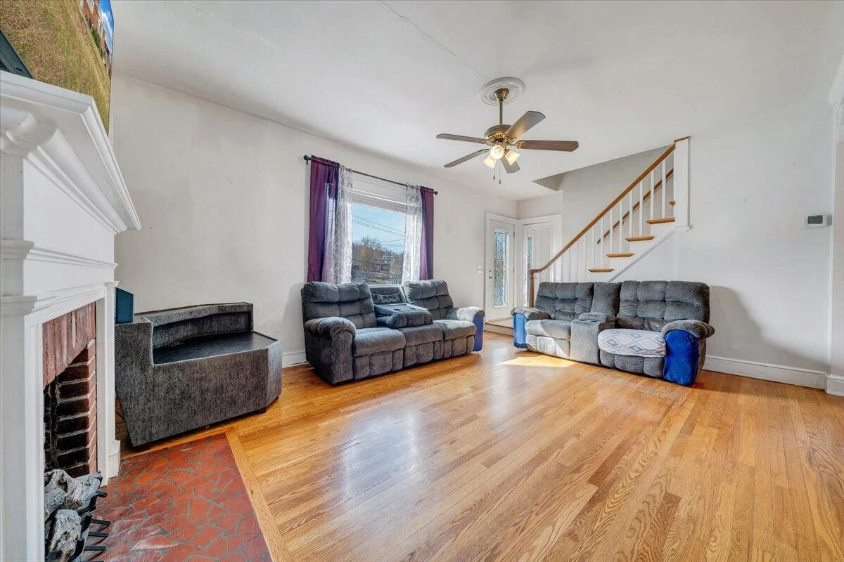 3116 Spring RD SW - Photo 3