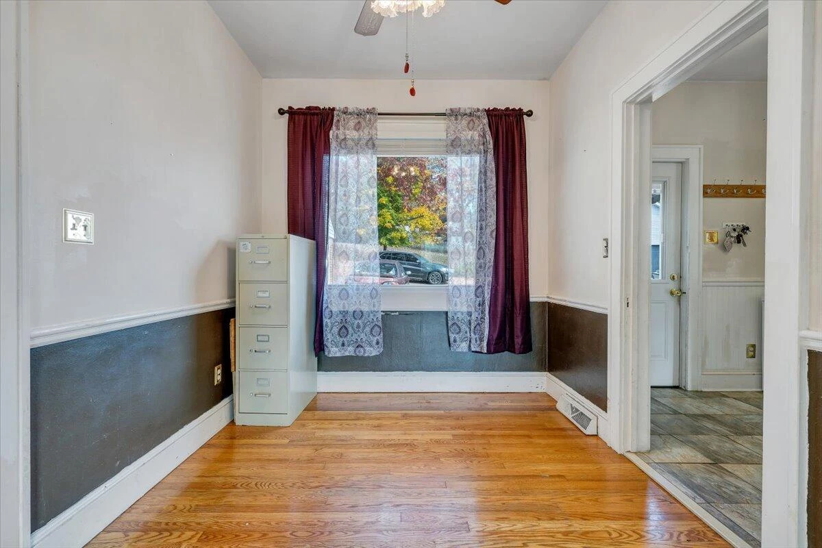 3116 Spring RD SW - Photo 7