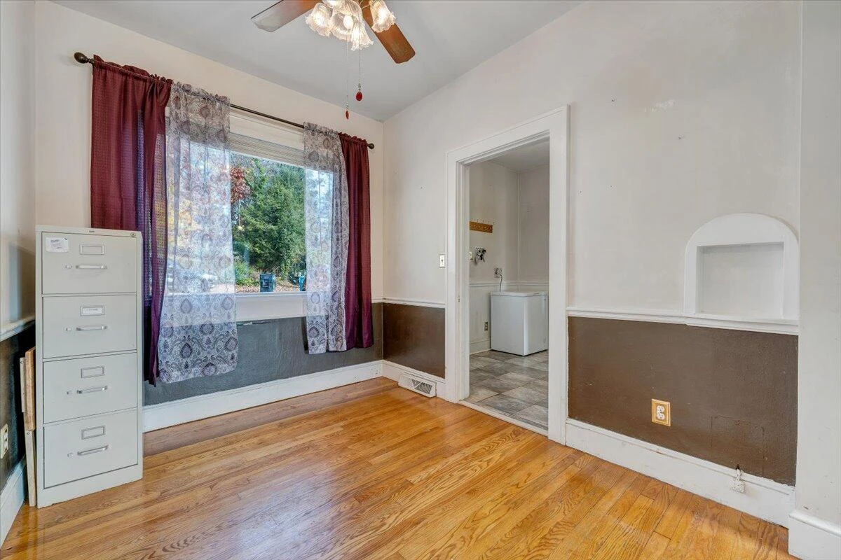 3116 Spring RD SW - Photo 8