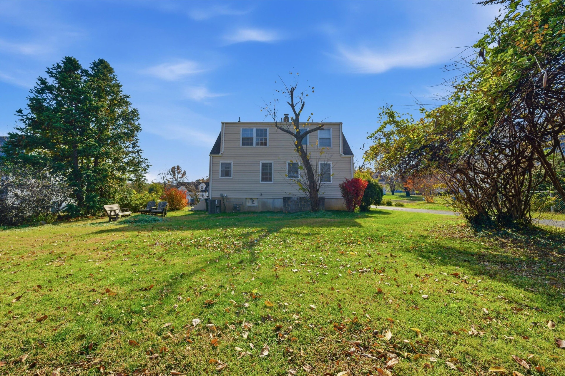 723 Yorkshire ST - Photo 27