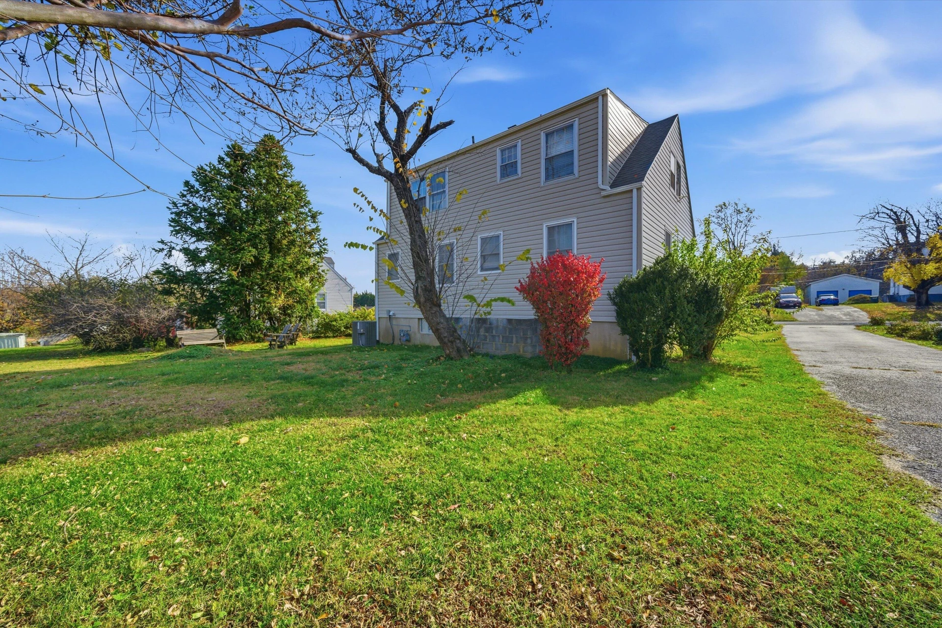 723 Yorkshire ST - Photo 28