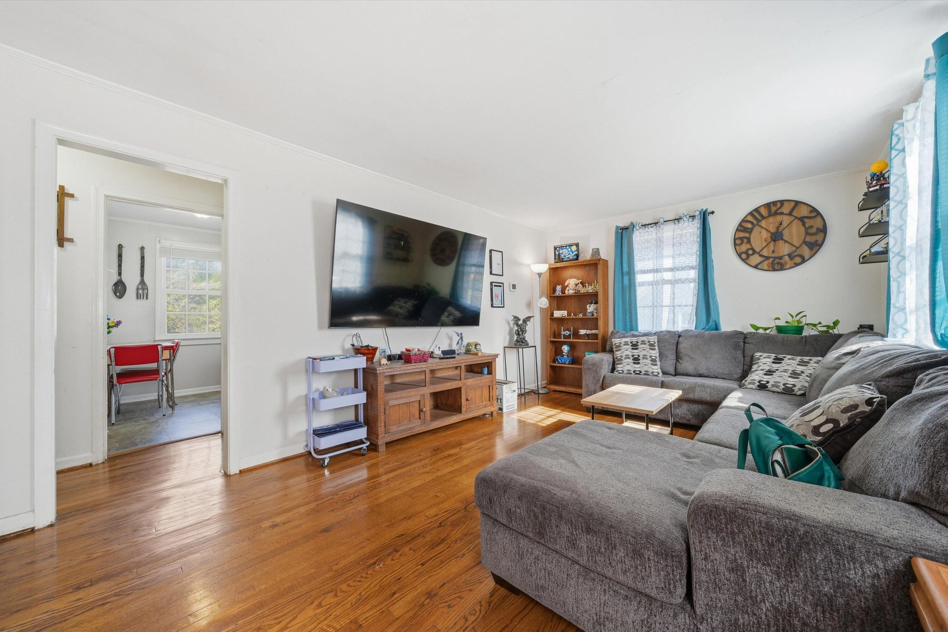 723 Yorkshire ST - Photo 3