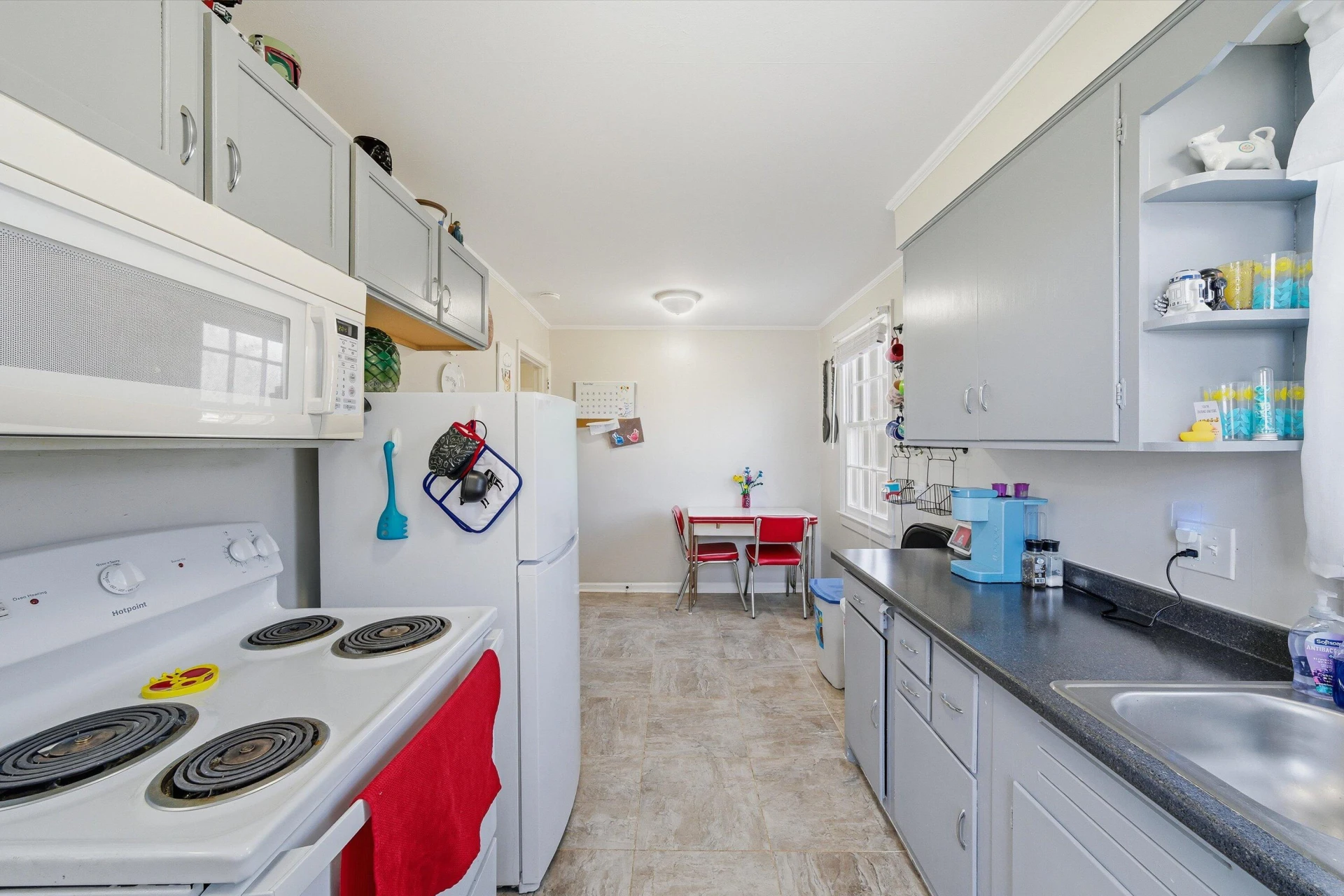 723 Yorkshire ST - Photo 8