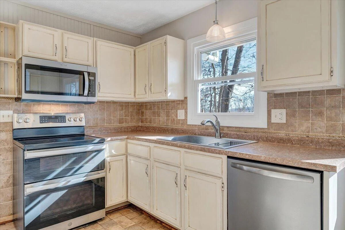 1100 Flint DR - Photo 16