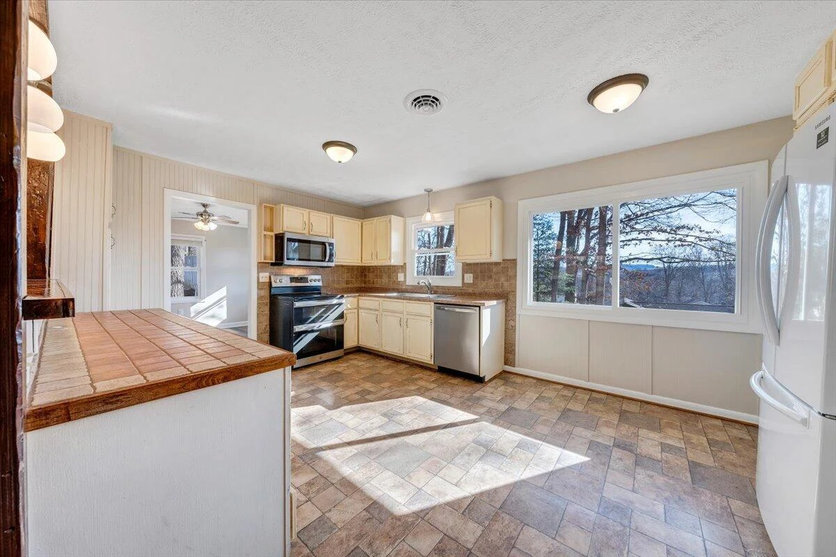 1100 Flint DR - Photo 14