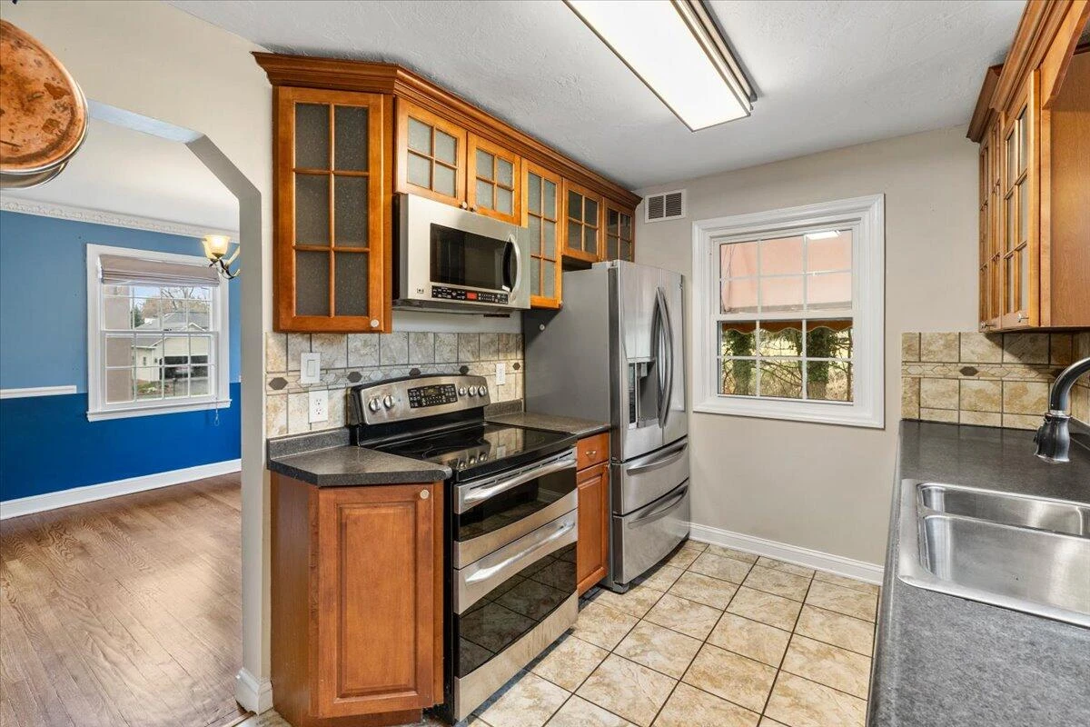 3581 Grandin RD SW - Photo 17