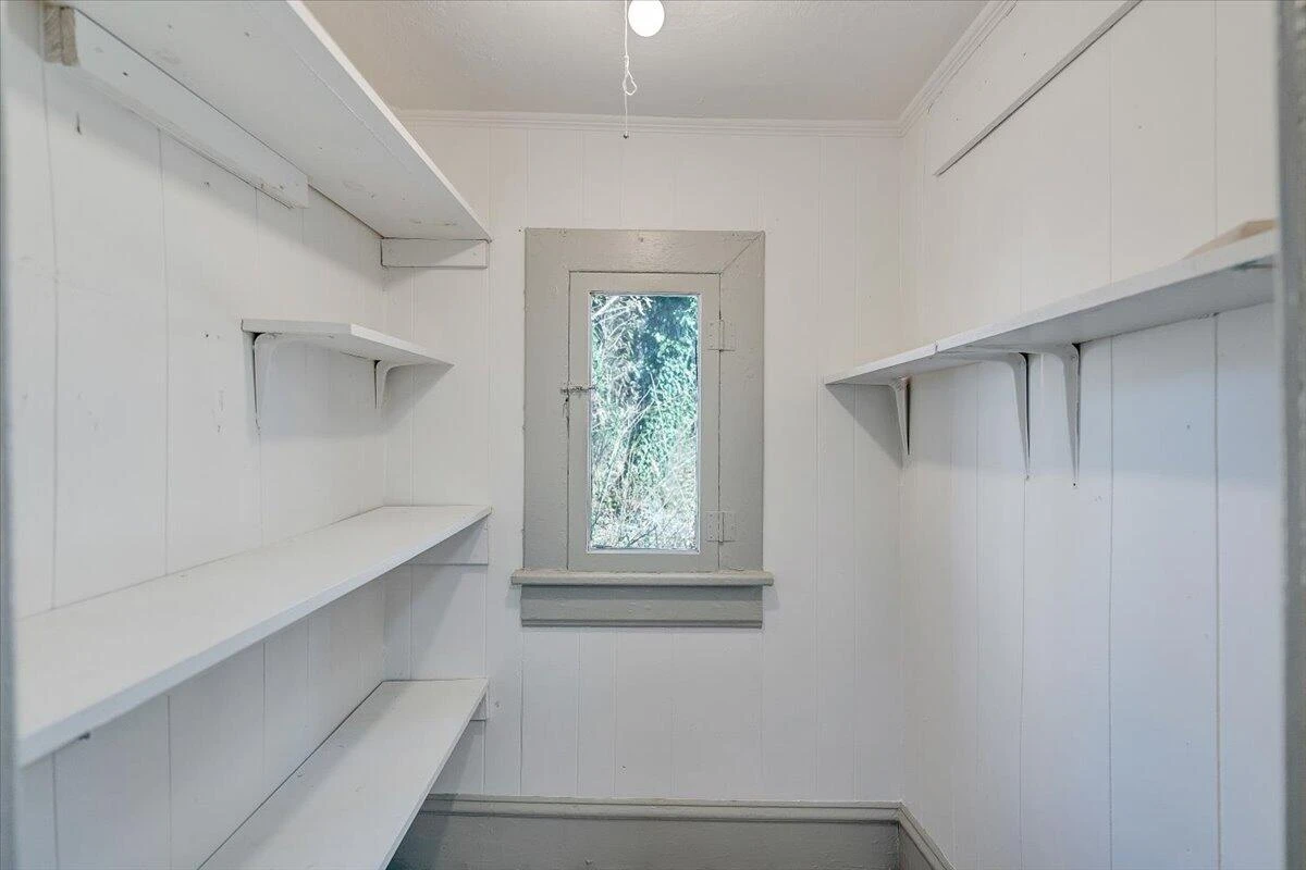 2415 Delaware AVE NW - Photo 17