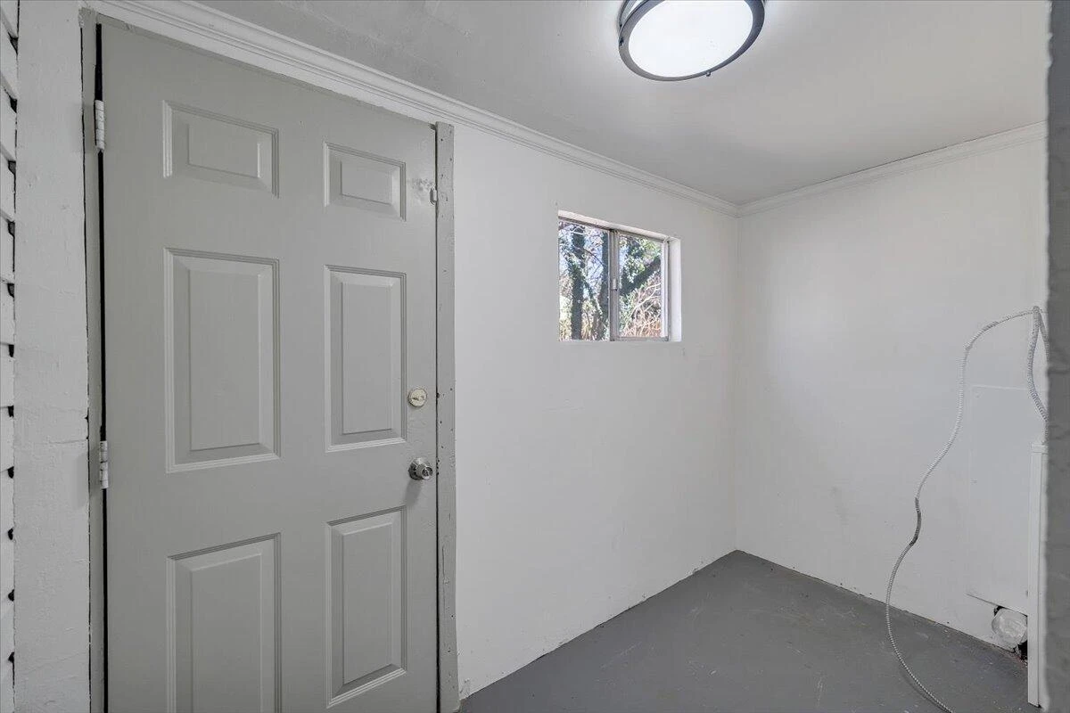 2415 Delaware AVE NW - Photo 19