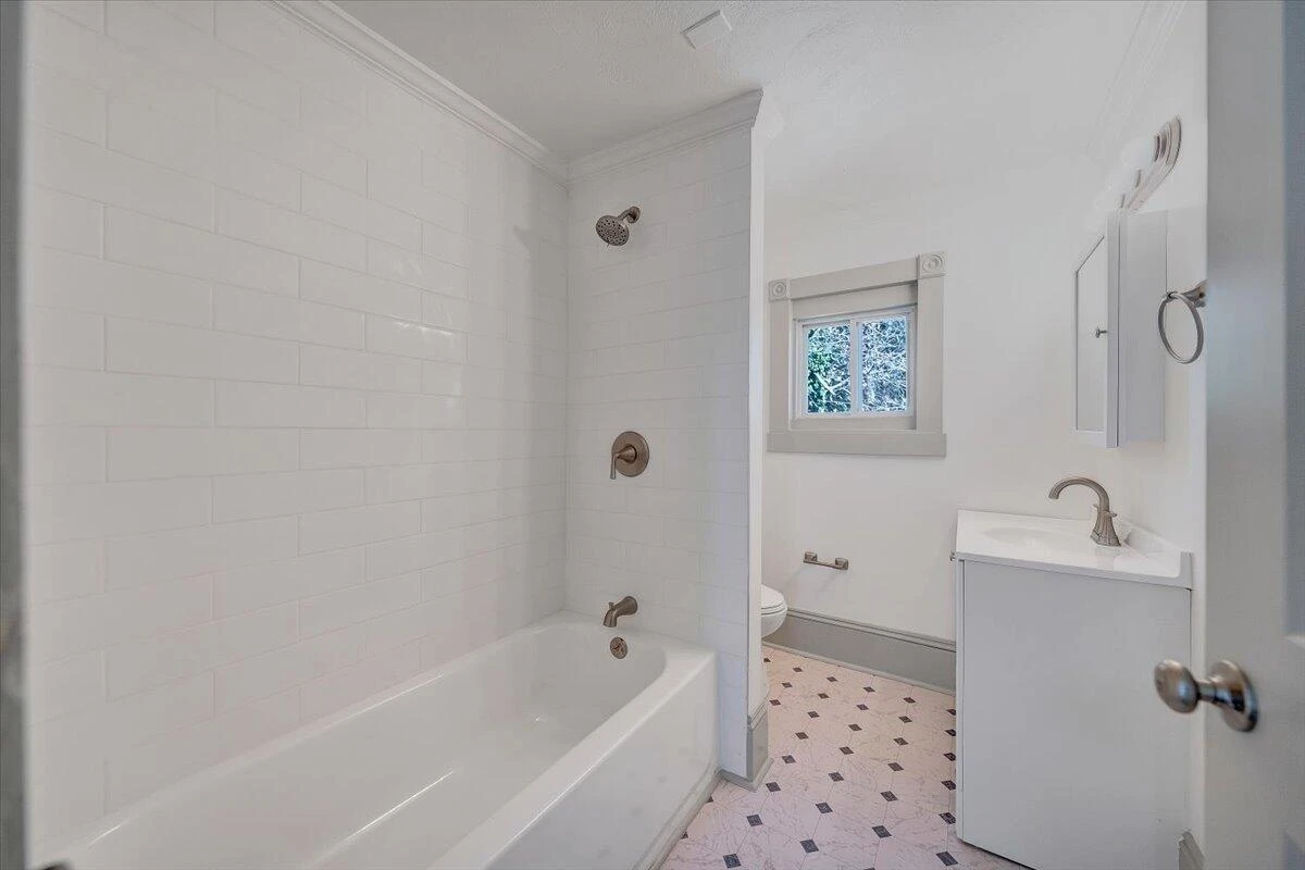 2415 Delaware AVE NW - Photo 26