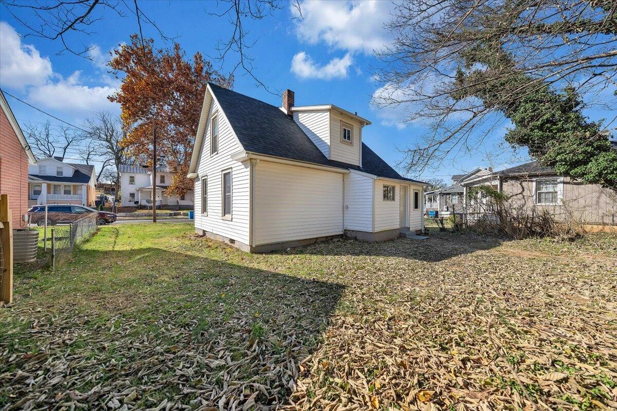 2415 Delaware AVE NW - Photo 29