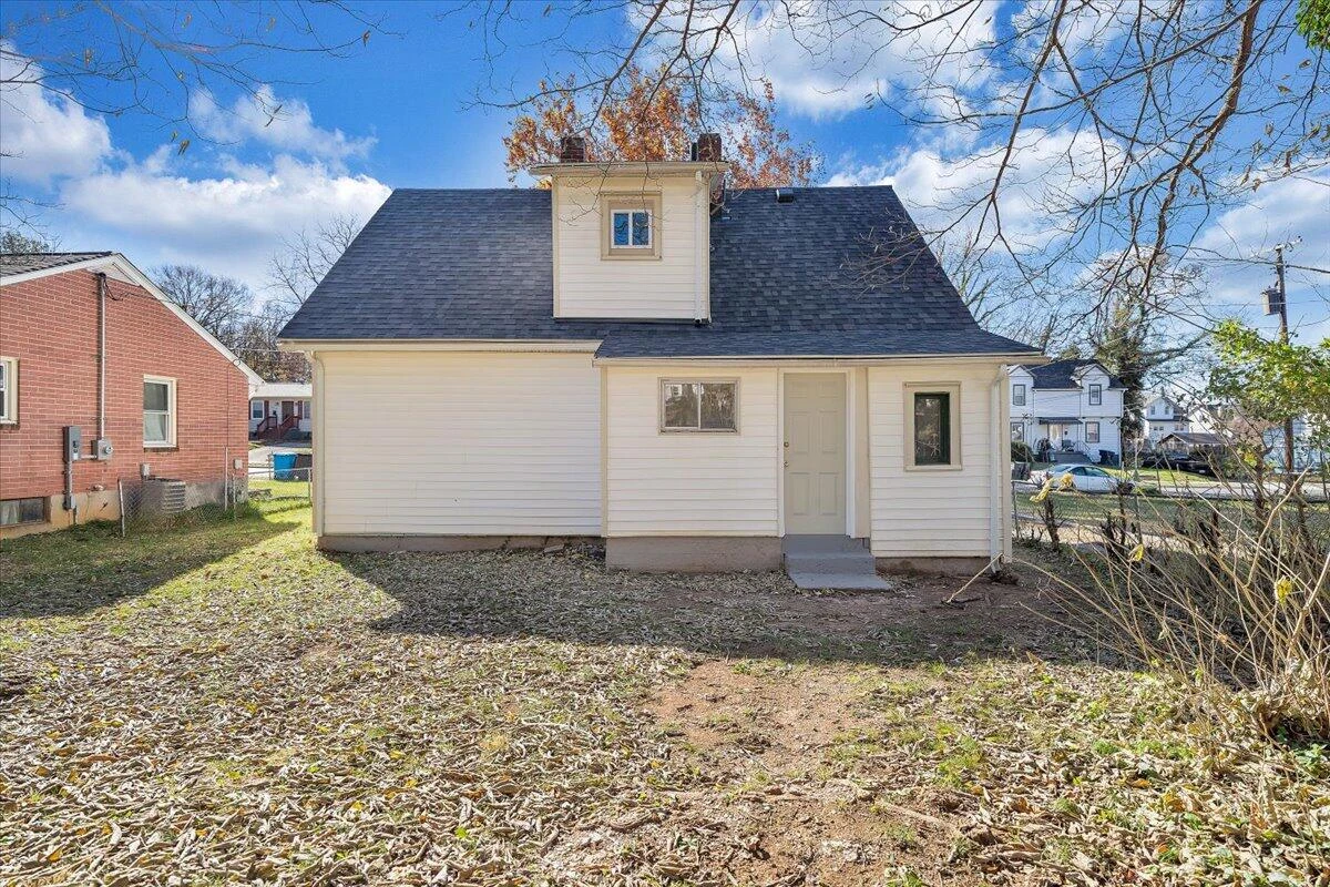 2415 Delaware AVE NW - Photo 31
