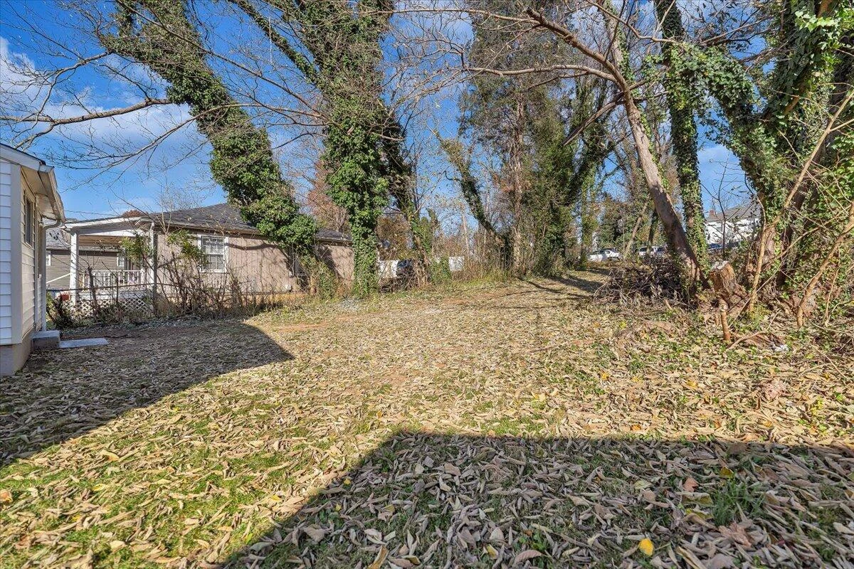 2415 Delaware AVE NW - Photo 32