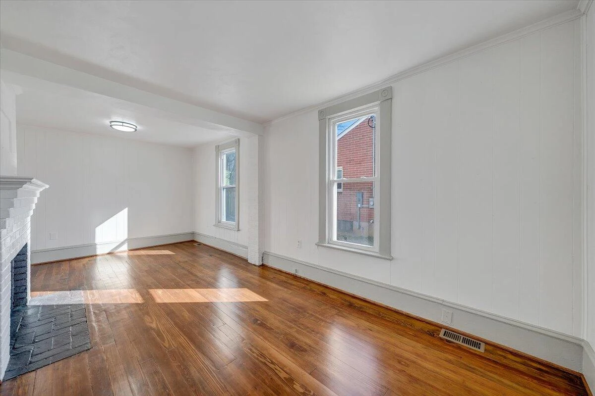2415 Delaware AVE NW - Photo 9