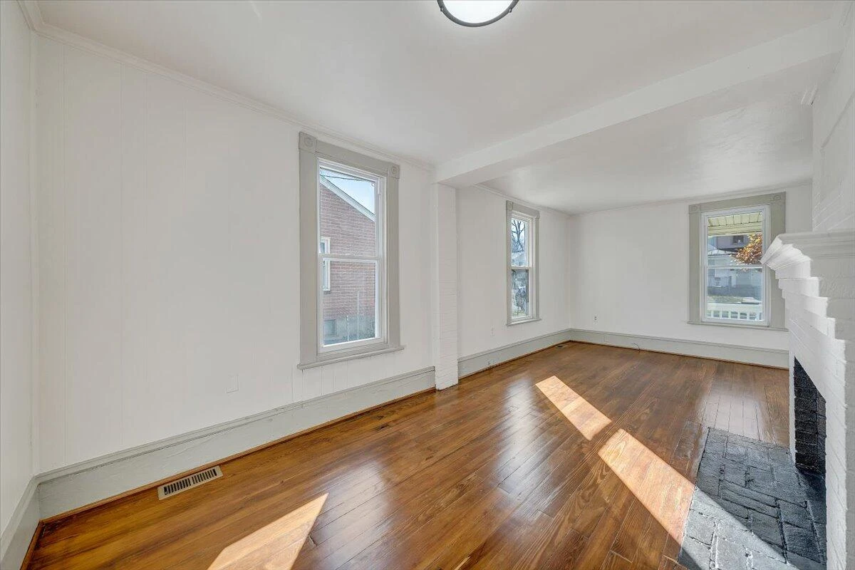 2415 Delaware AVE NW - Photo 12