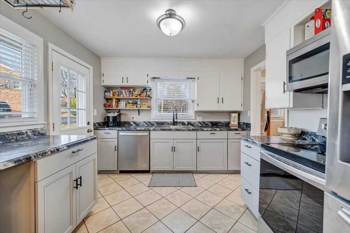 304 Dawnridge LN - Photo 17