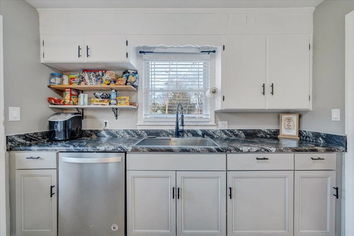 304 Dawnridge LN - Photo 18