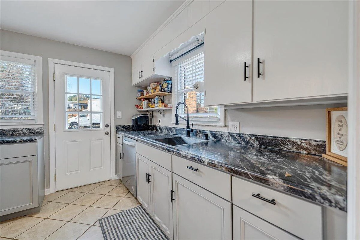 304 Dawnridge LN - Photo 20