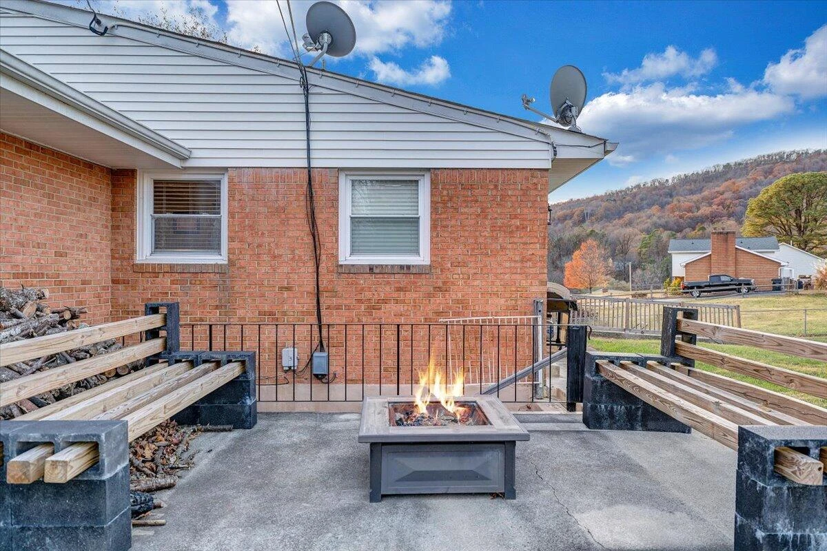 304 Dawnridge LN - Photo 36