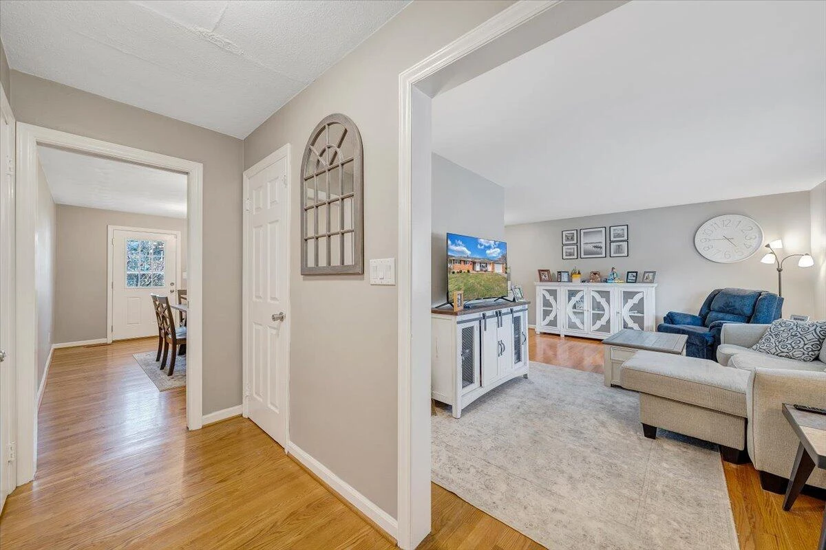 304 Dawnridge LN - Photo 7