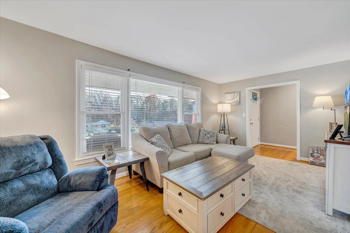 304 Dawnridge LN - Photo 9