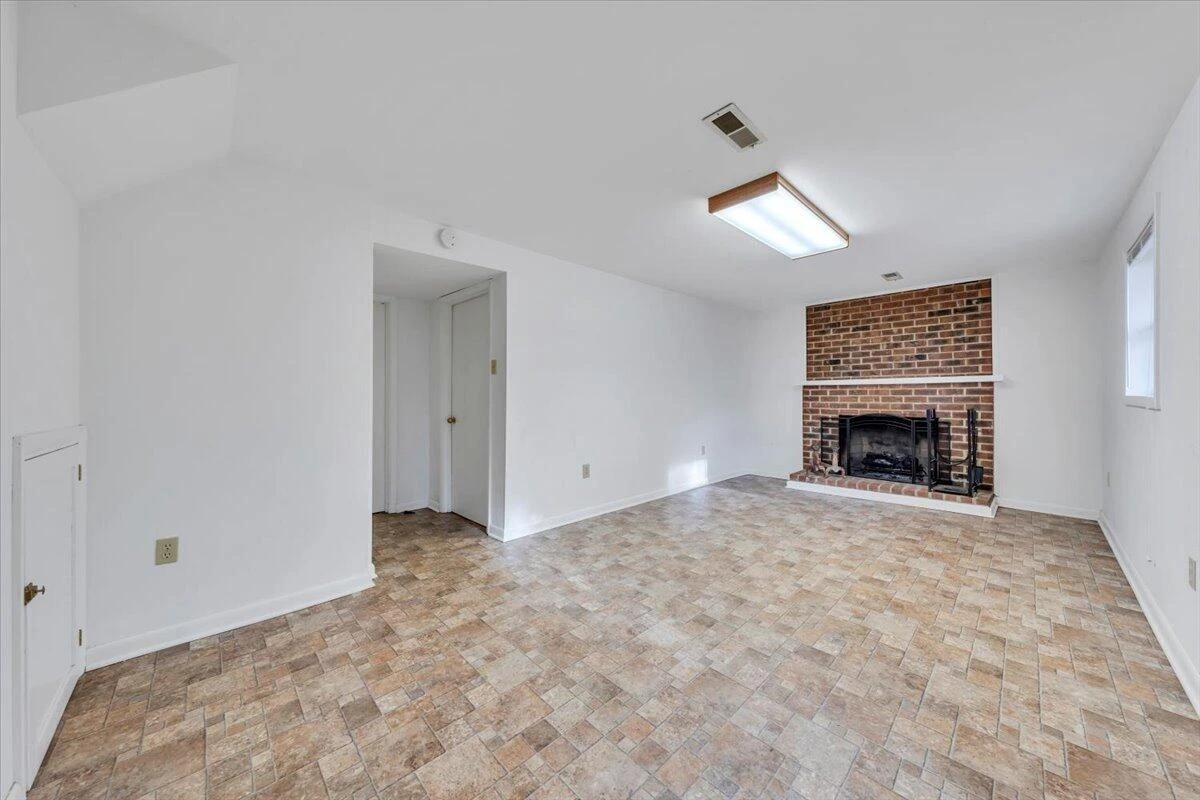 1127 Smith ST - Photo 24