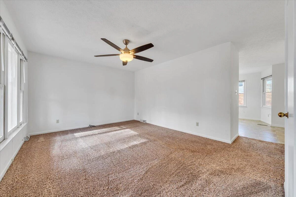 1127 Smith ST - Photo 5