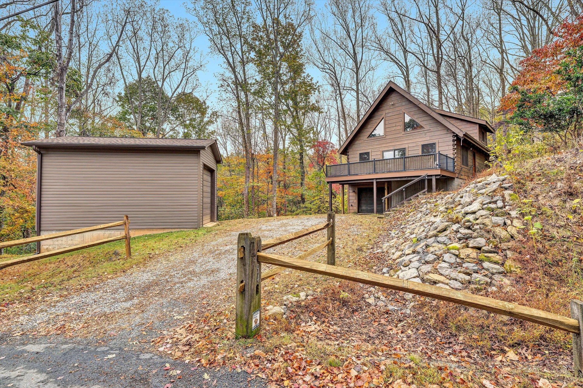 94 Lakecrest DR - Photo 2