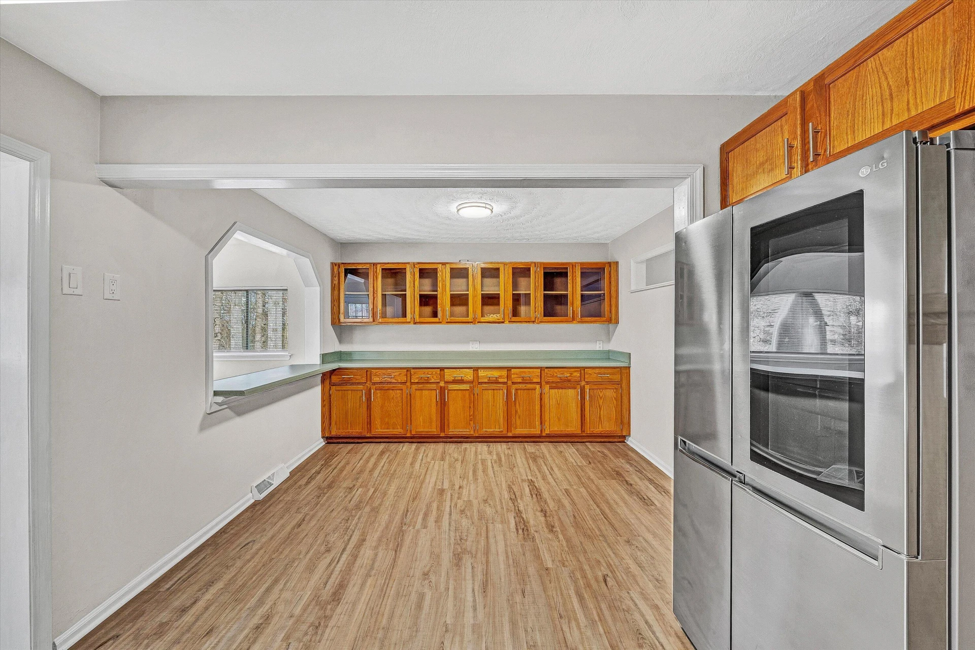 915 Halifax CIR - Photo 11