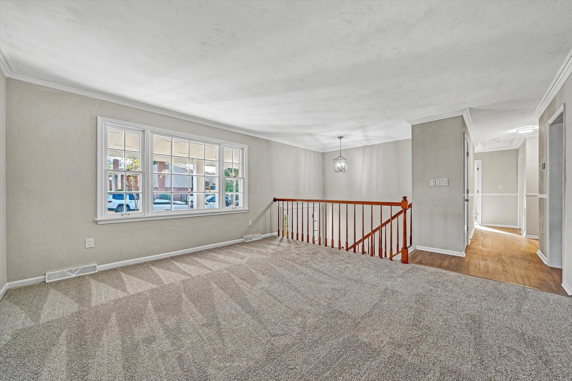 915 Halifax CIR - Photo 14