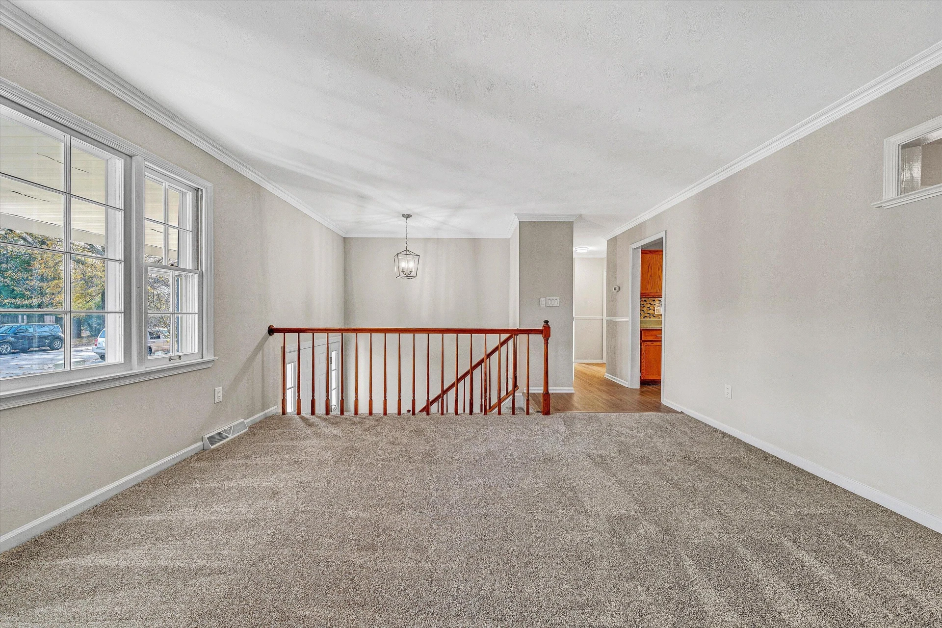 915 Halifax CIR - Photo 15