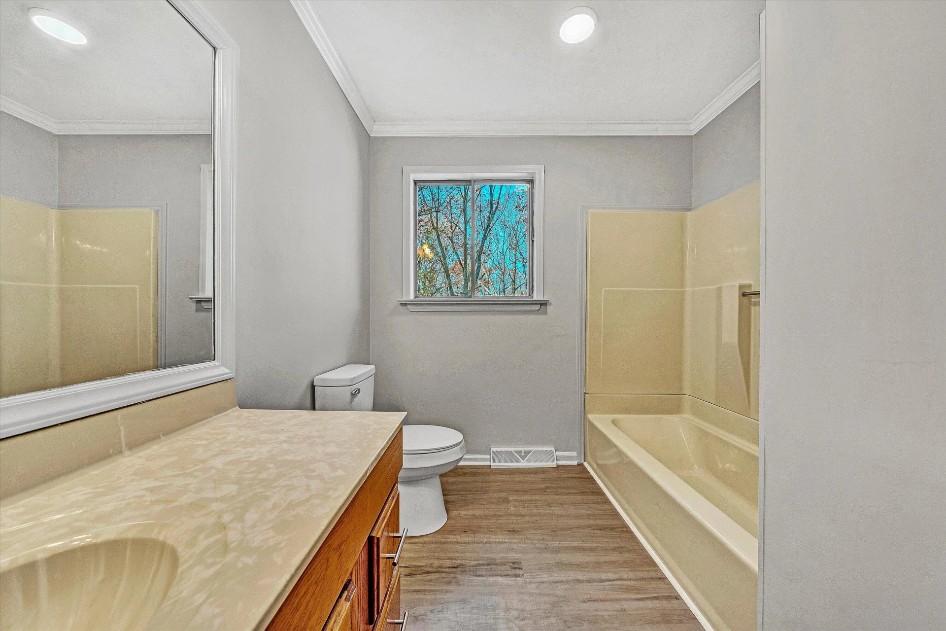 915 Halifax CIR - Photo 20