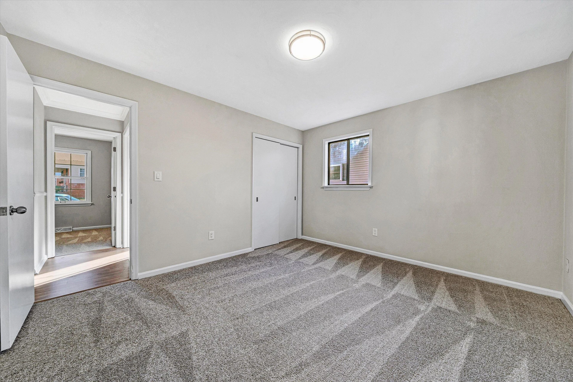915 Halifax CIR - Photo 22