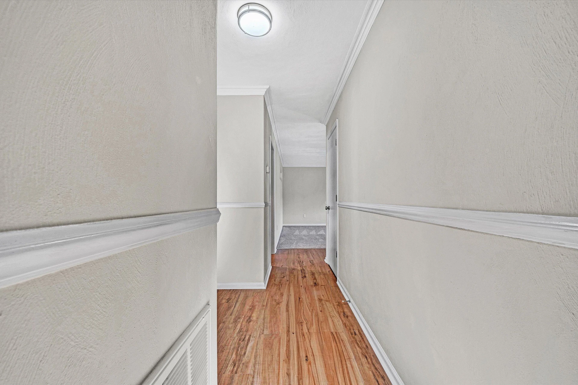 915 Halifax CIR - Photo 26