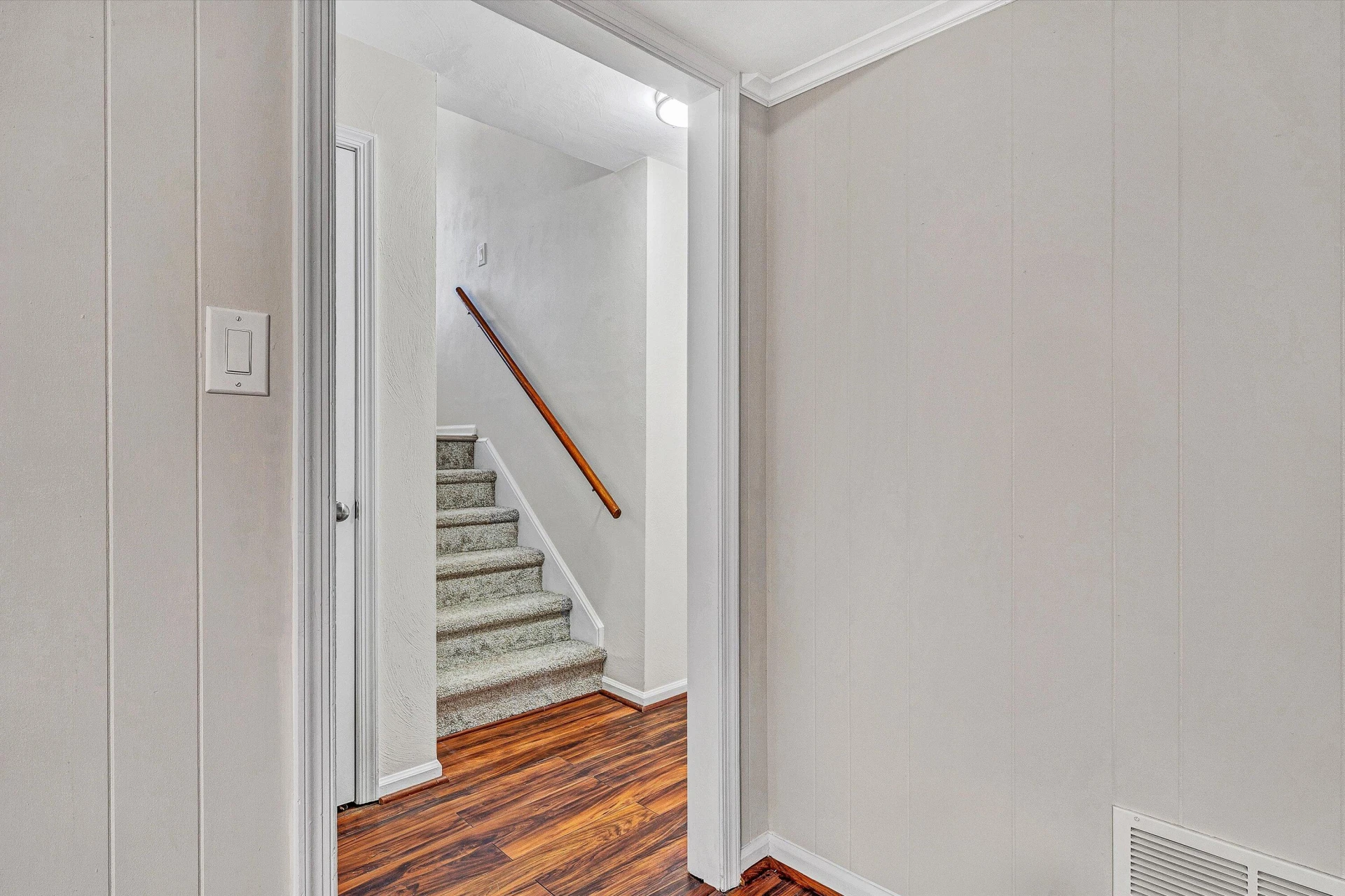 915 Halifax CIR - Photo 27