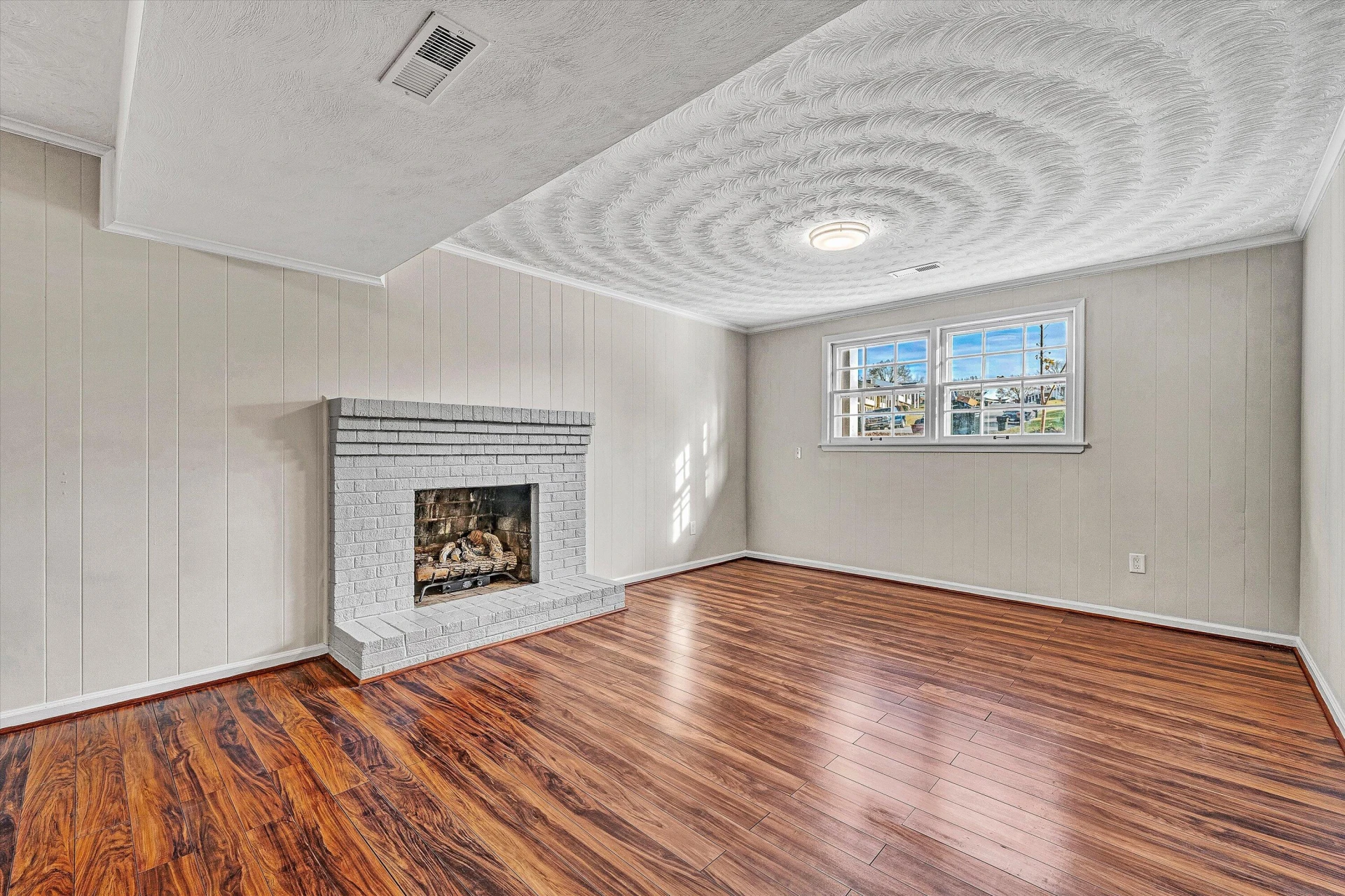 915 Halifax CIR - Photo 30
