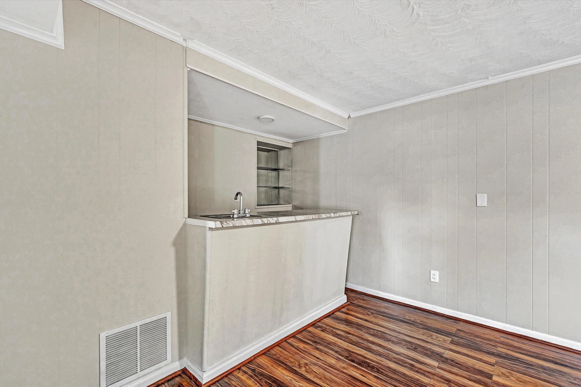 915 Halifax CIR - Photo 32