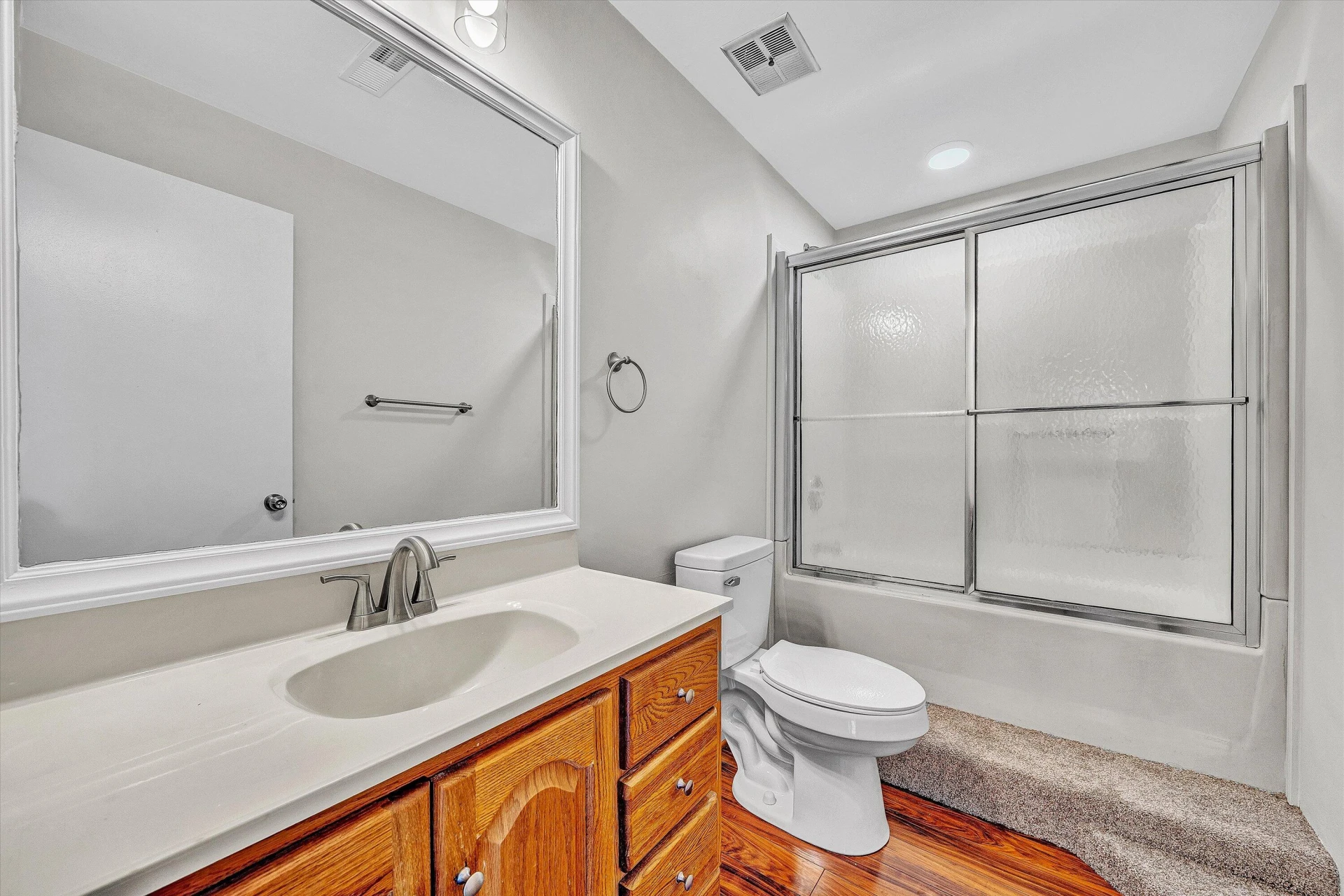 915 Halifax CIR - Photo 36