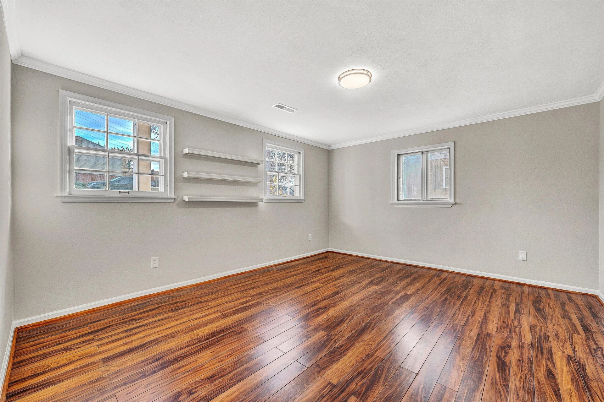 915 Halifax CIR - Photo 37