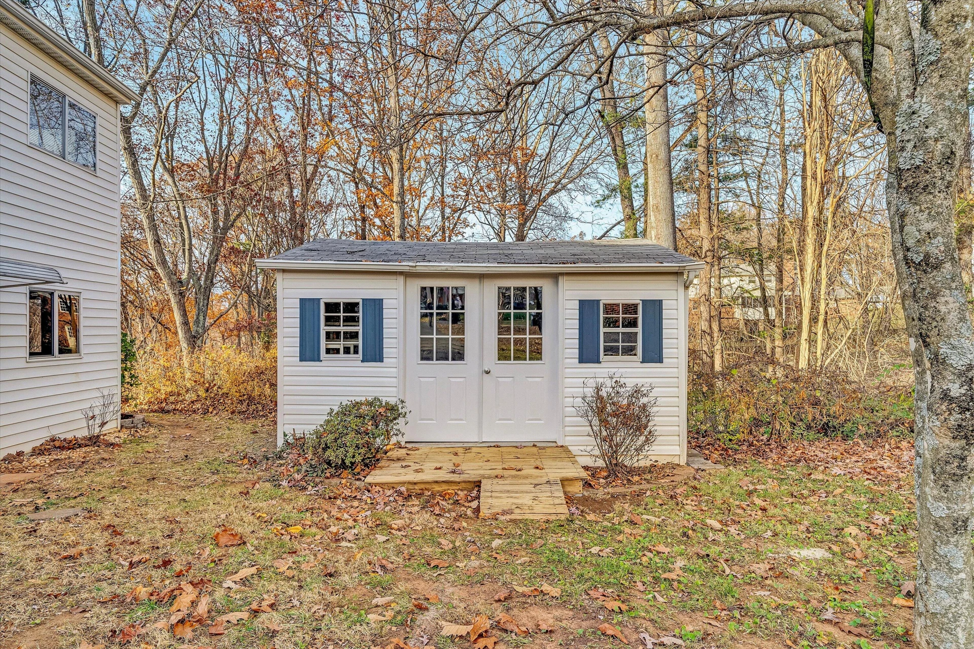 915 Halifax CIR - Photo 40