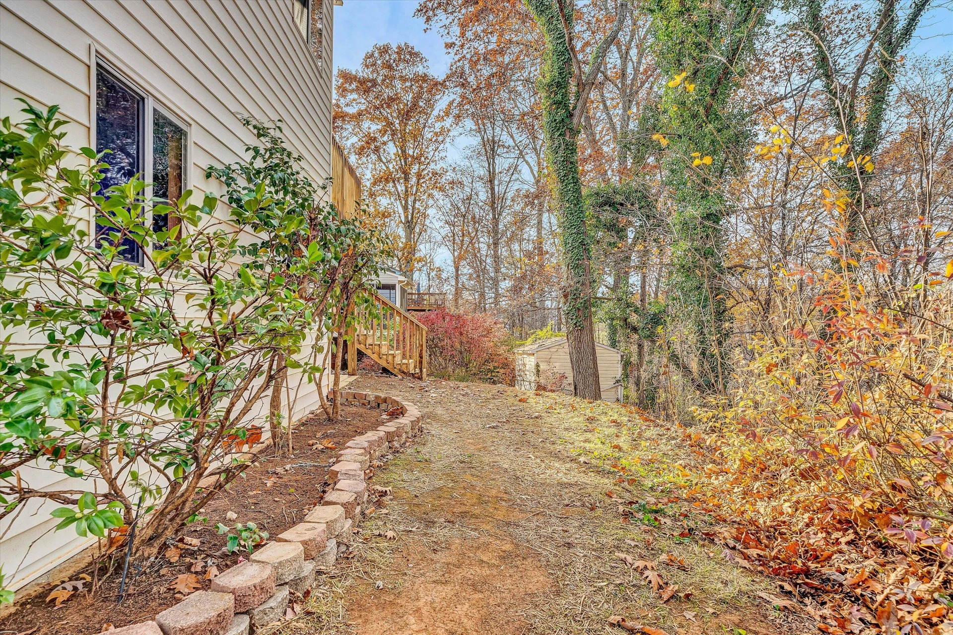 915 Halifax CIR - Photo 41