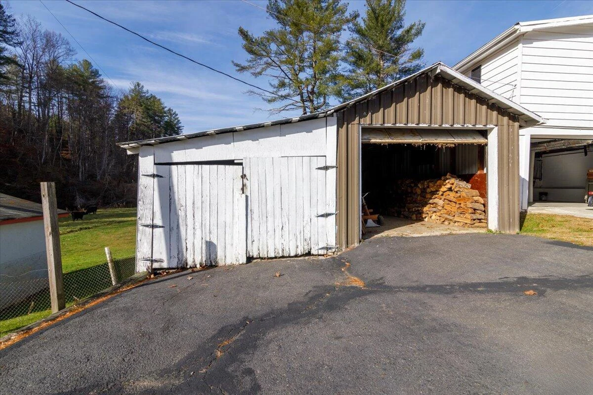 4668 Webbs Mill RD - Photo 31