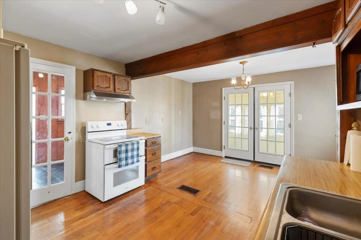 290 Crickett LN - Photo 32