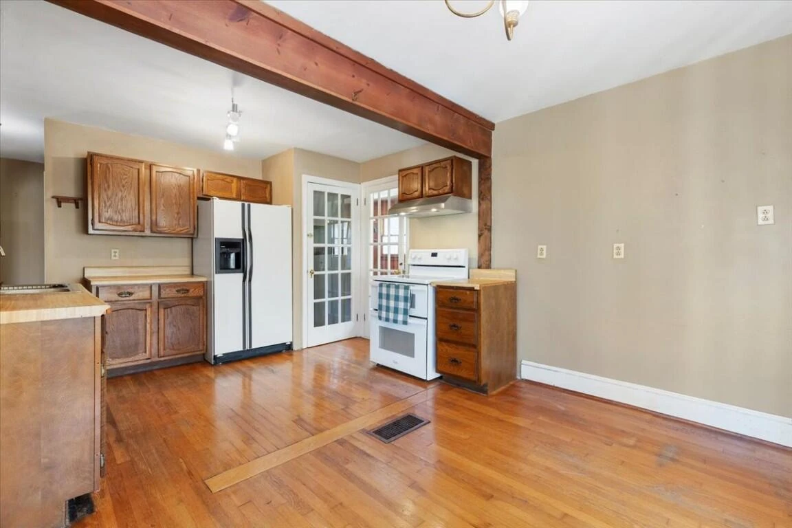 290 Crickett LN - Photo 35
