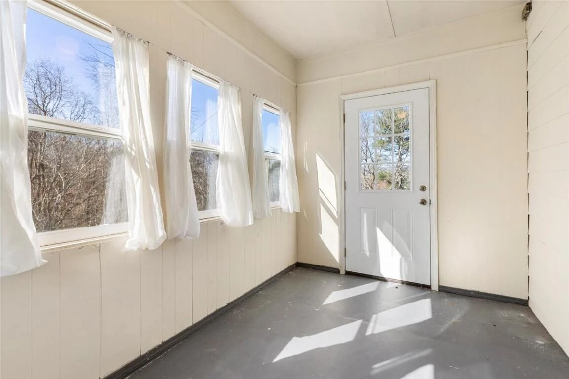 290 Crickett LN - Photo 37