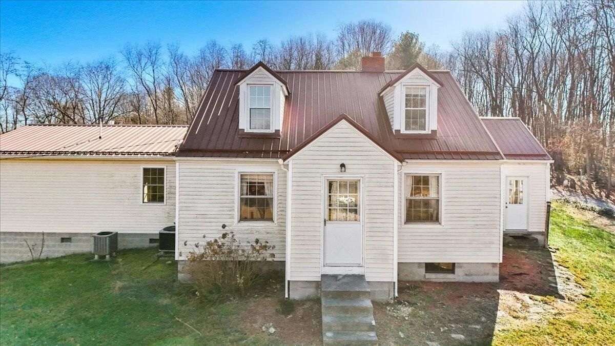 290 Crickett LN - Photo 9