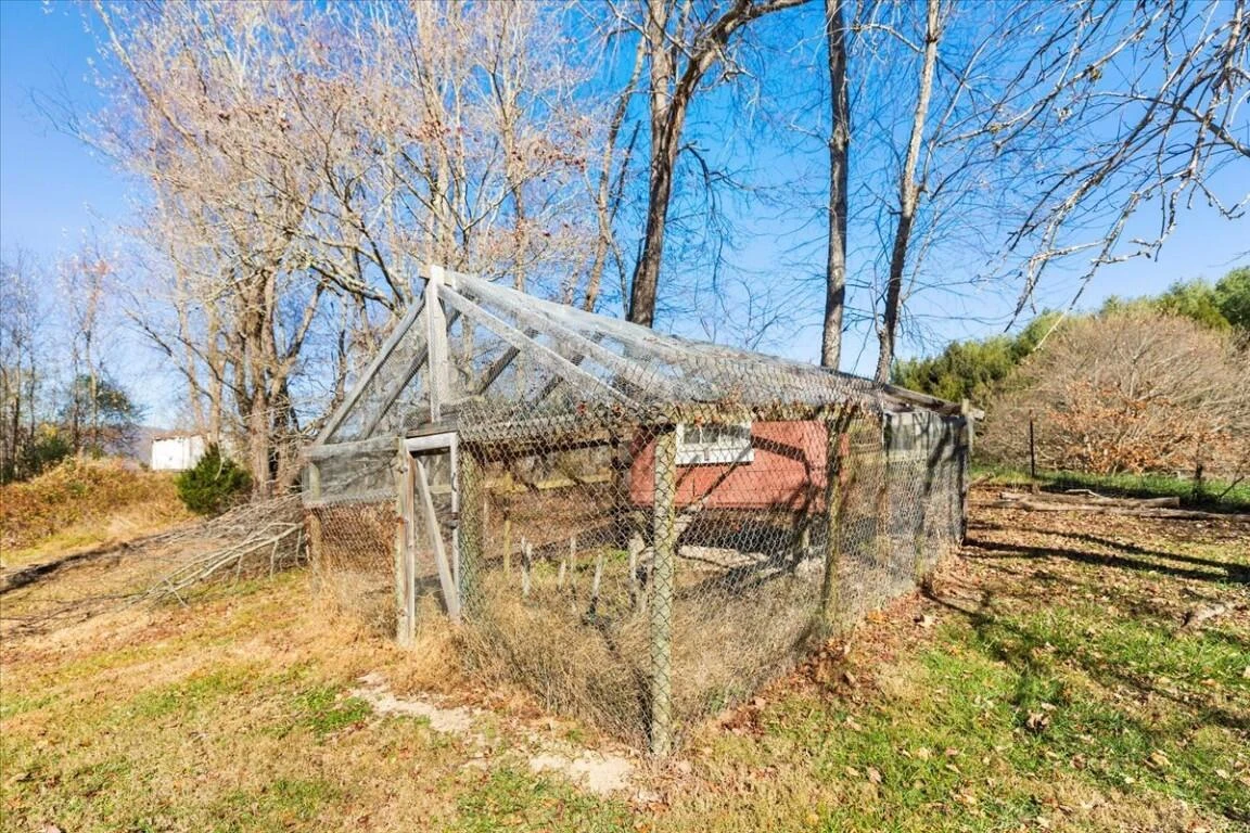 290 Crickett LN - Photo 60