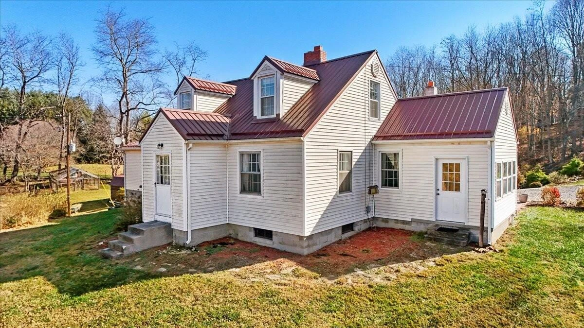 290 Crickett LN - Photo 63
