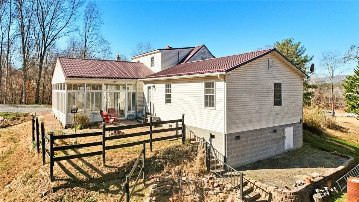 290 Crickett LN - Photo 71