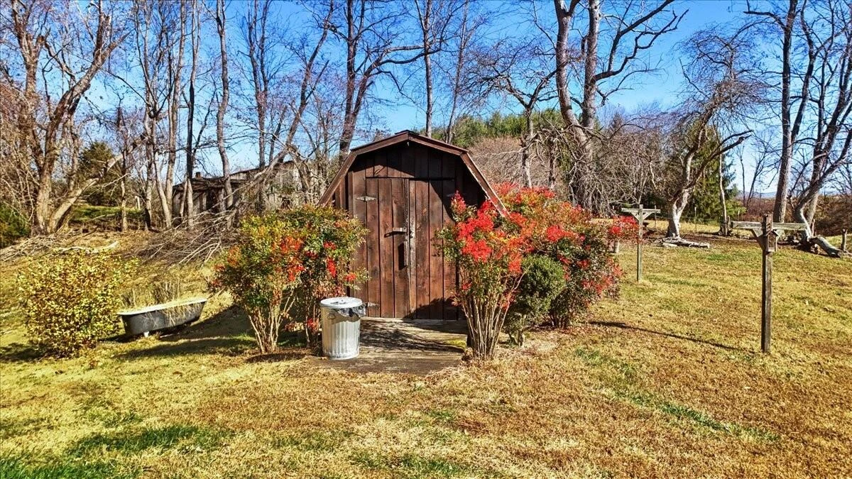 290 Crickett LN - Photo 73