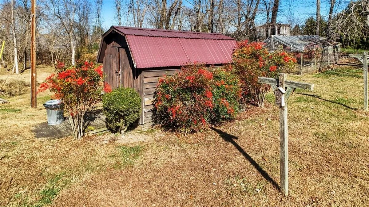 290 Crickett LN - Photo 76